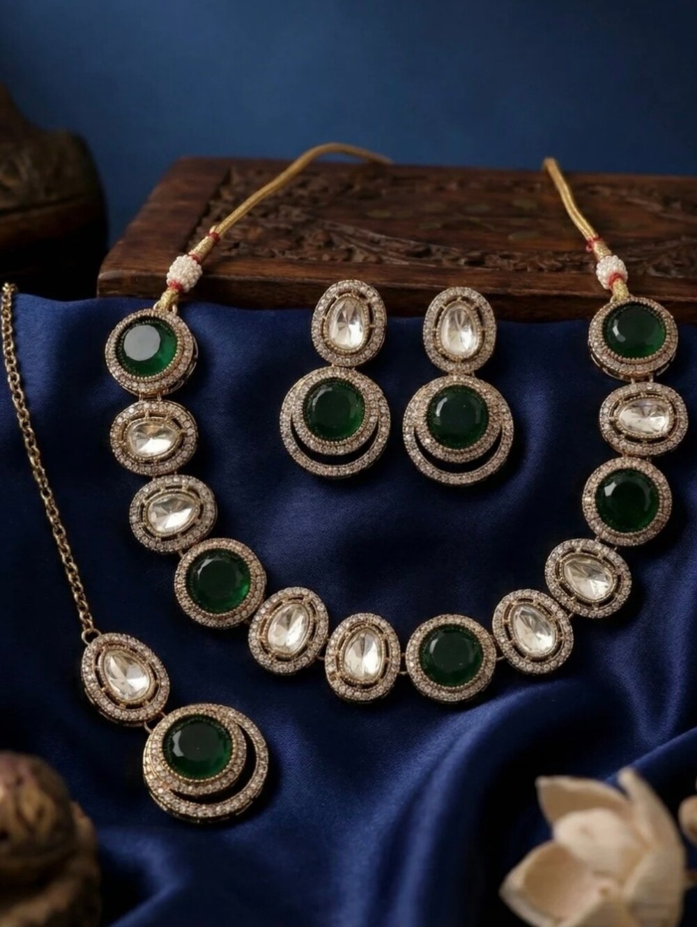 Emerald Green Kundan Necklace, Earrings & Maang Tikka Jewelry Set